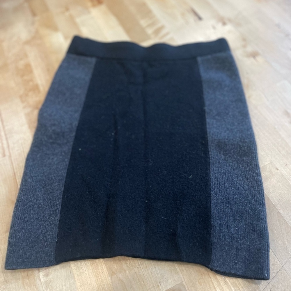 Lacoste Women's Pencil Skirt Black Grey EUC Wool Blend Size 34 (XS) - Picture 2 of 4